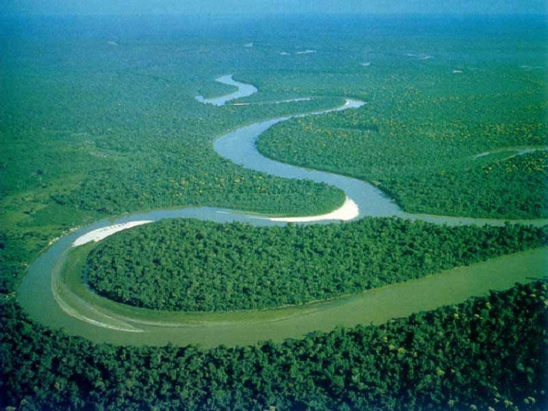 Амазонка е най-пълноводната река на Земята.