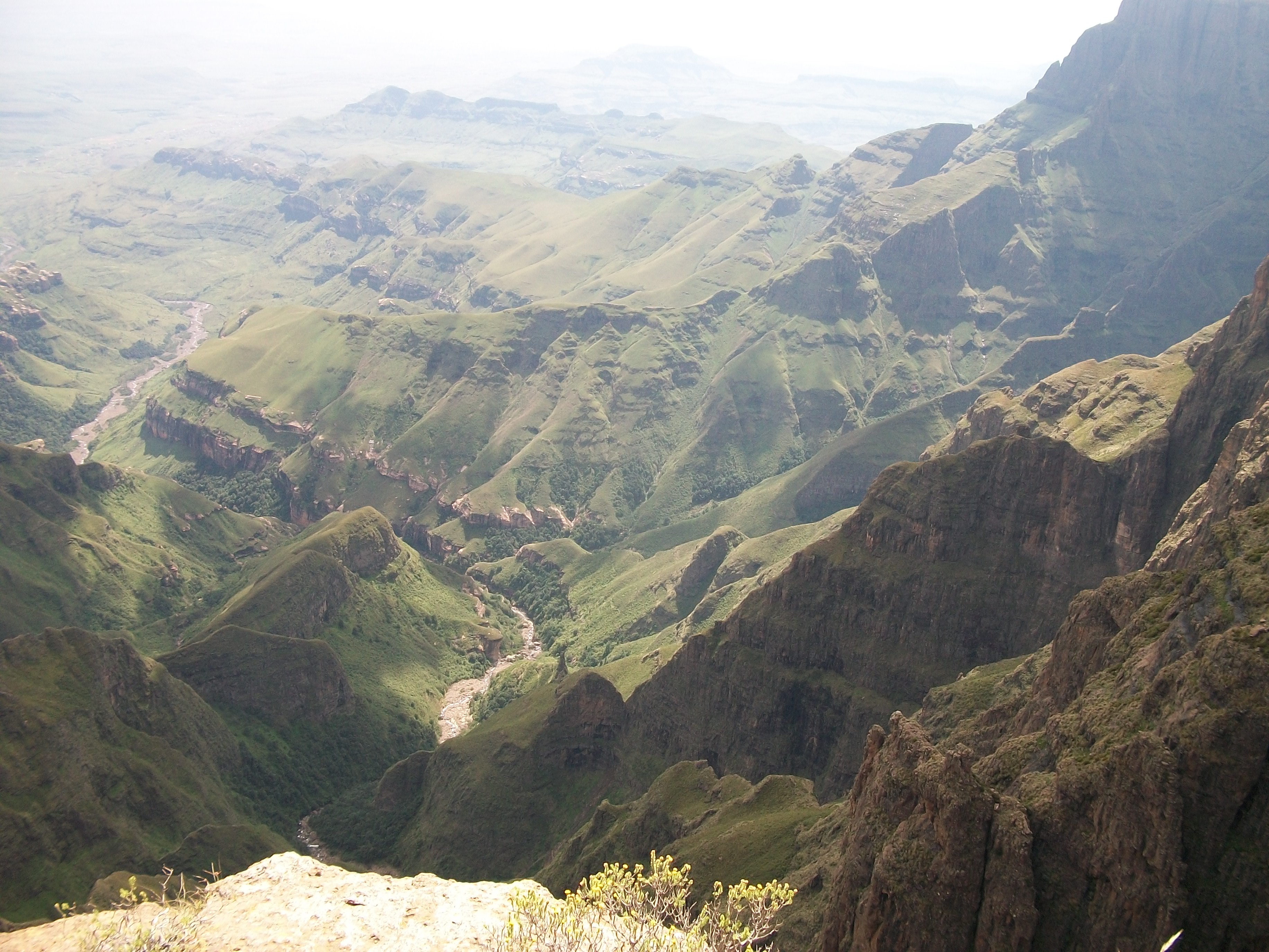 Драконовите планини образуват най-дългата планинска верига в Южна Африка