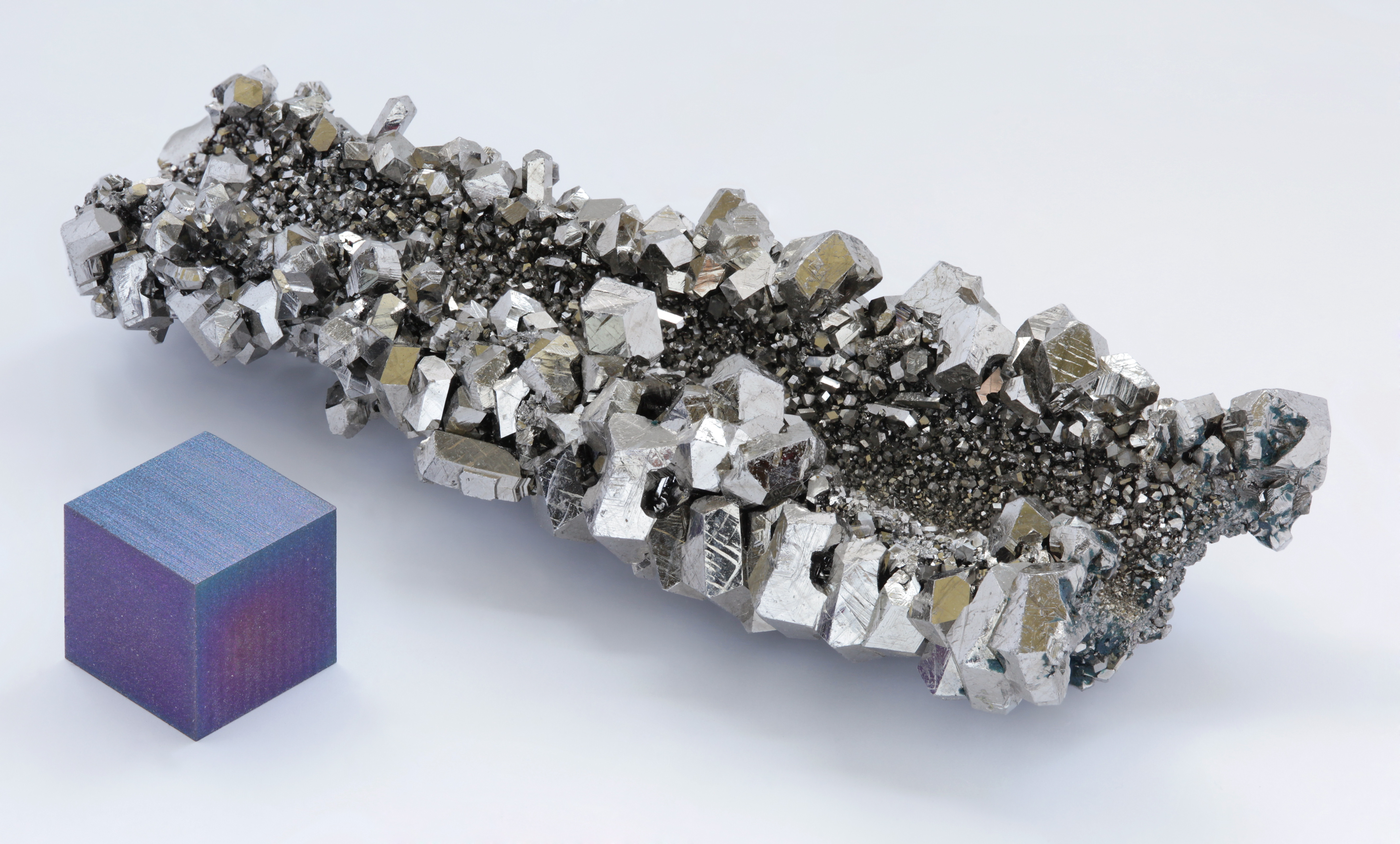Ниобий - кристал от 5Б група на периодичната система